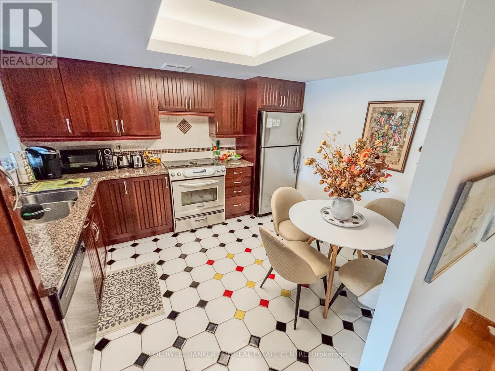 Photo 9 of 307 100 Observatory Lane, Richmond Hill ON