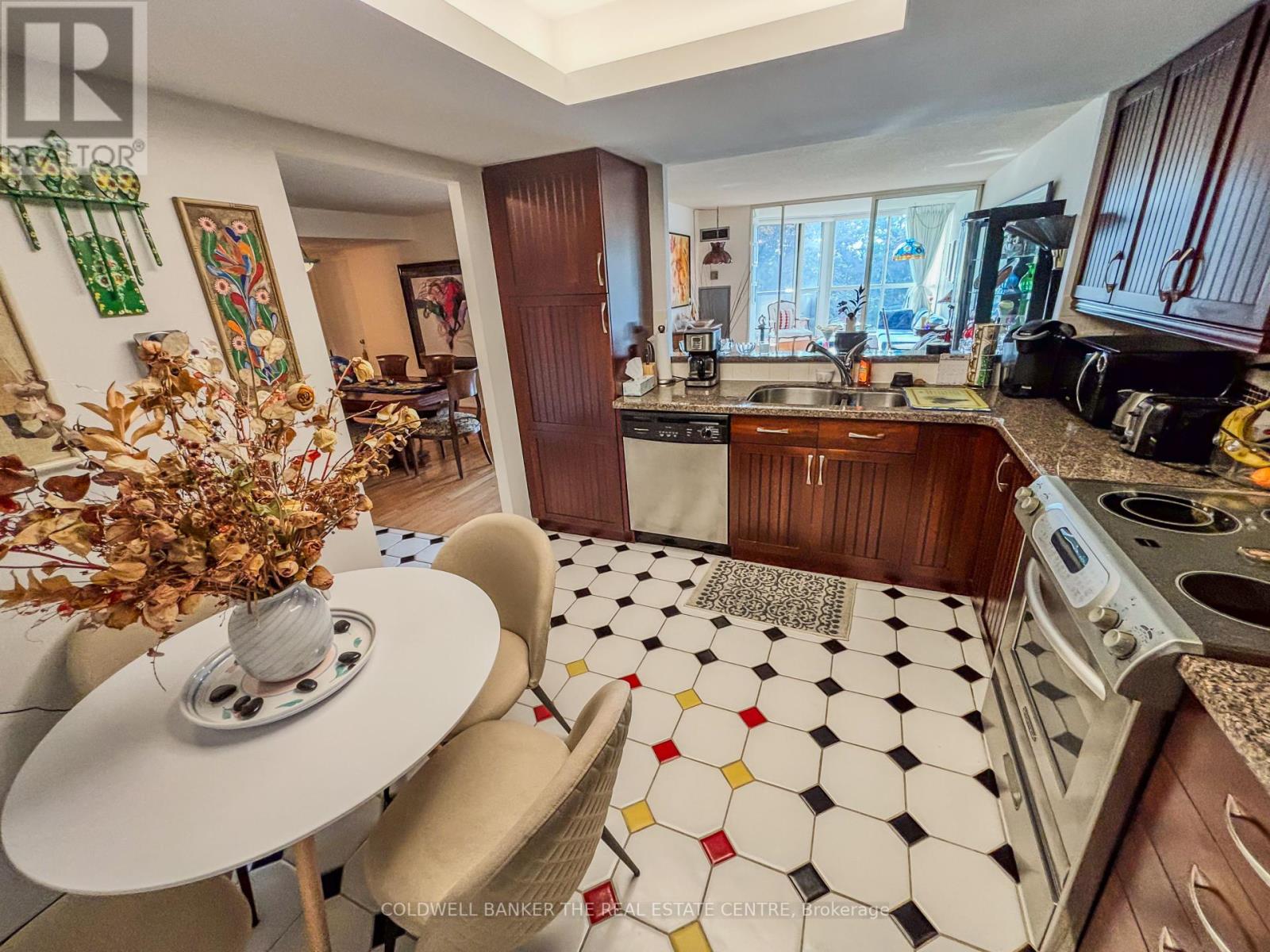 Photo 10 of 307 100 Observatory Lane, Richmond Hill ON