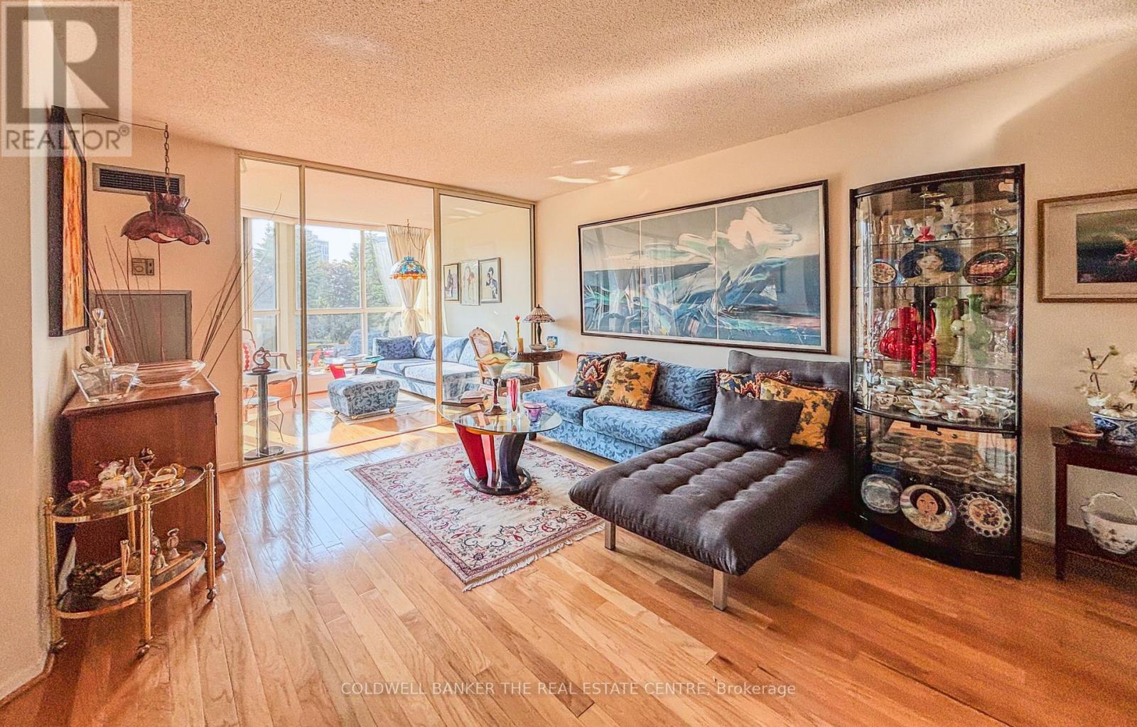Photo 14 of 307 100 Observatory Lane, Richmond Hill ON