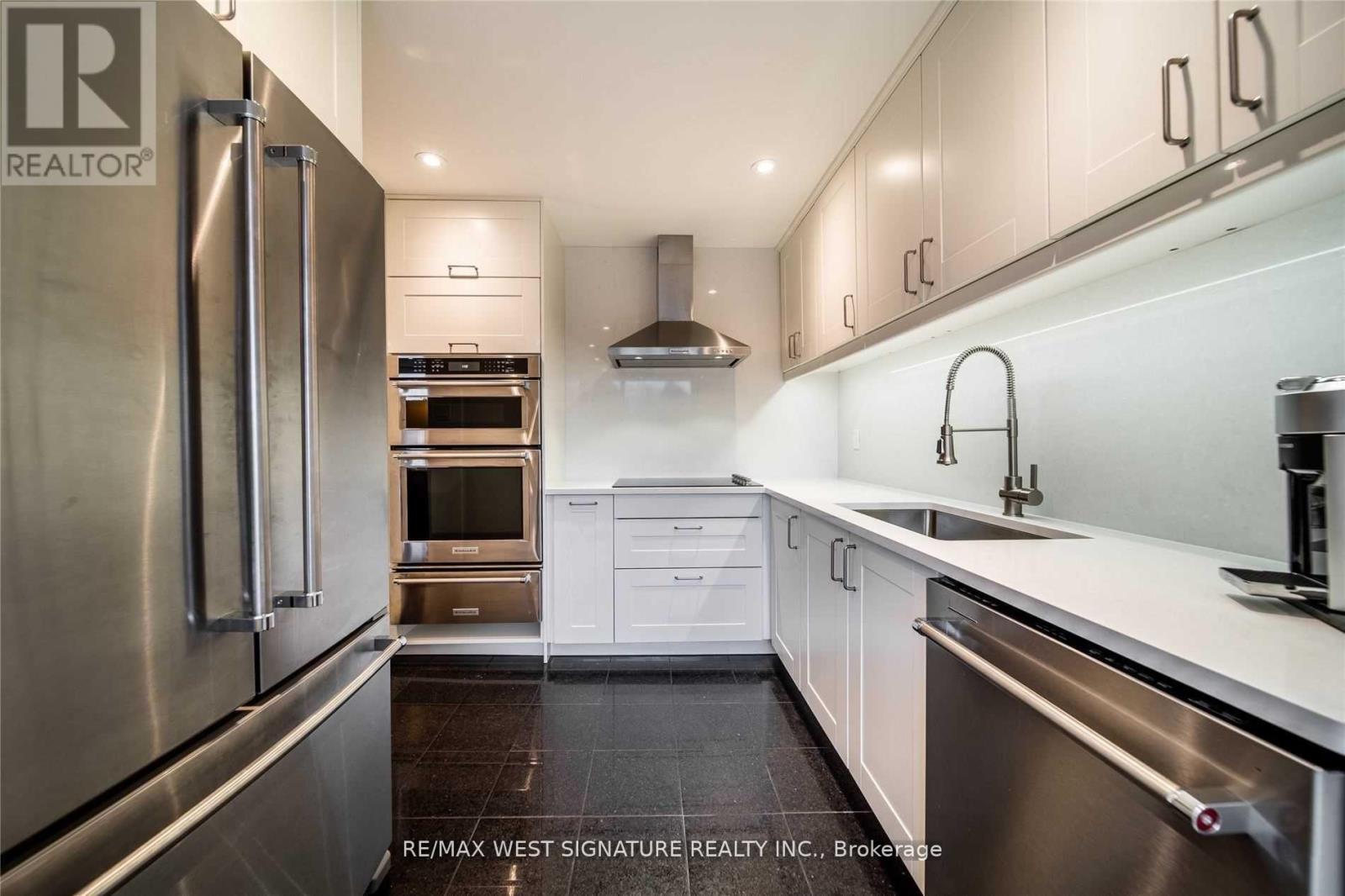 Photo 31 of 111 20 Harding Boulevard, Richmond Hill ON
