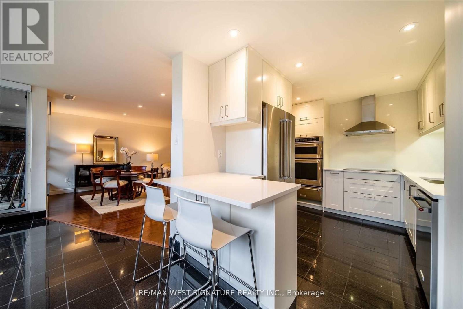 Photo 5 of 111 20 Harding Boulevard, Richmond Hill ON