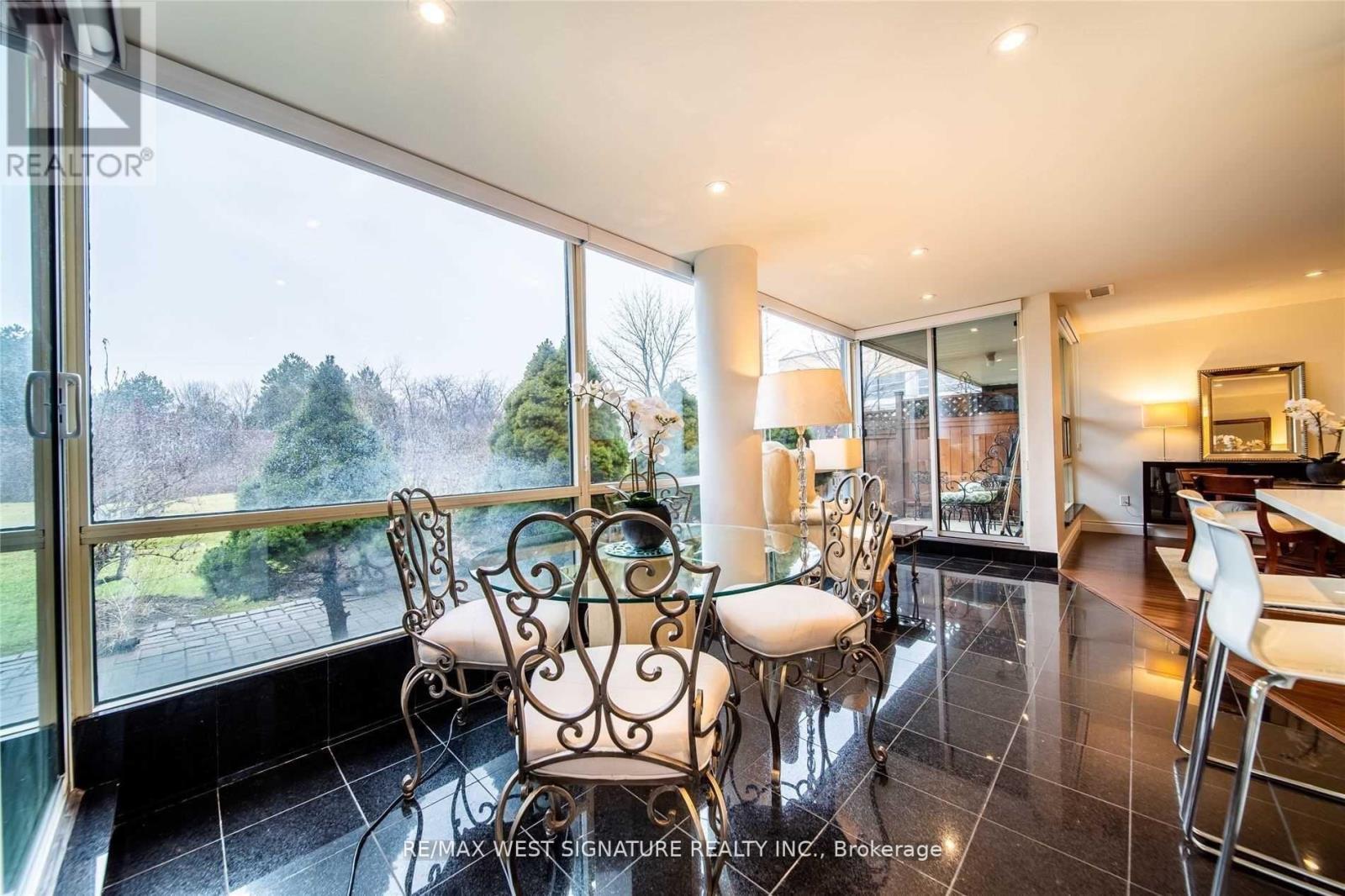 Photo 17 of 111 20 Harding Boulevard, Richmond Hill ON