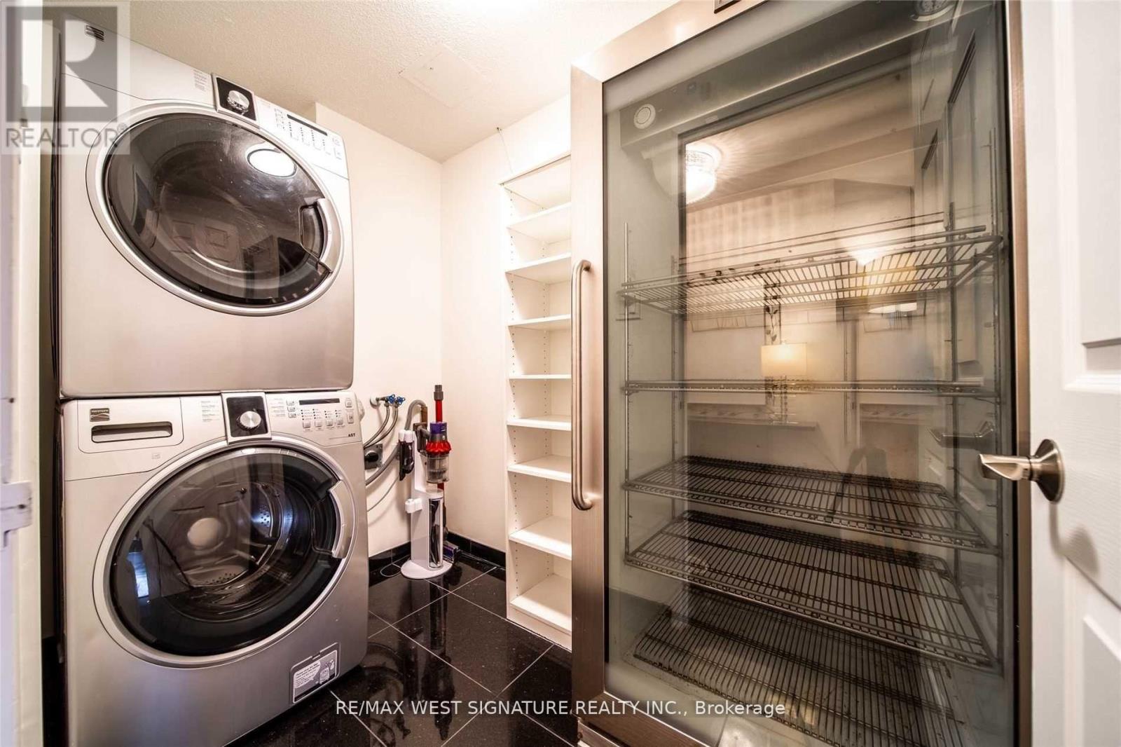 Photo 6 of 111 20 Harding Boulevard, Richmond Hill ON