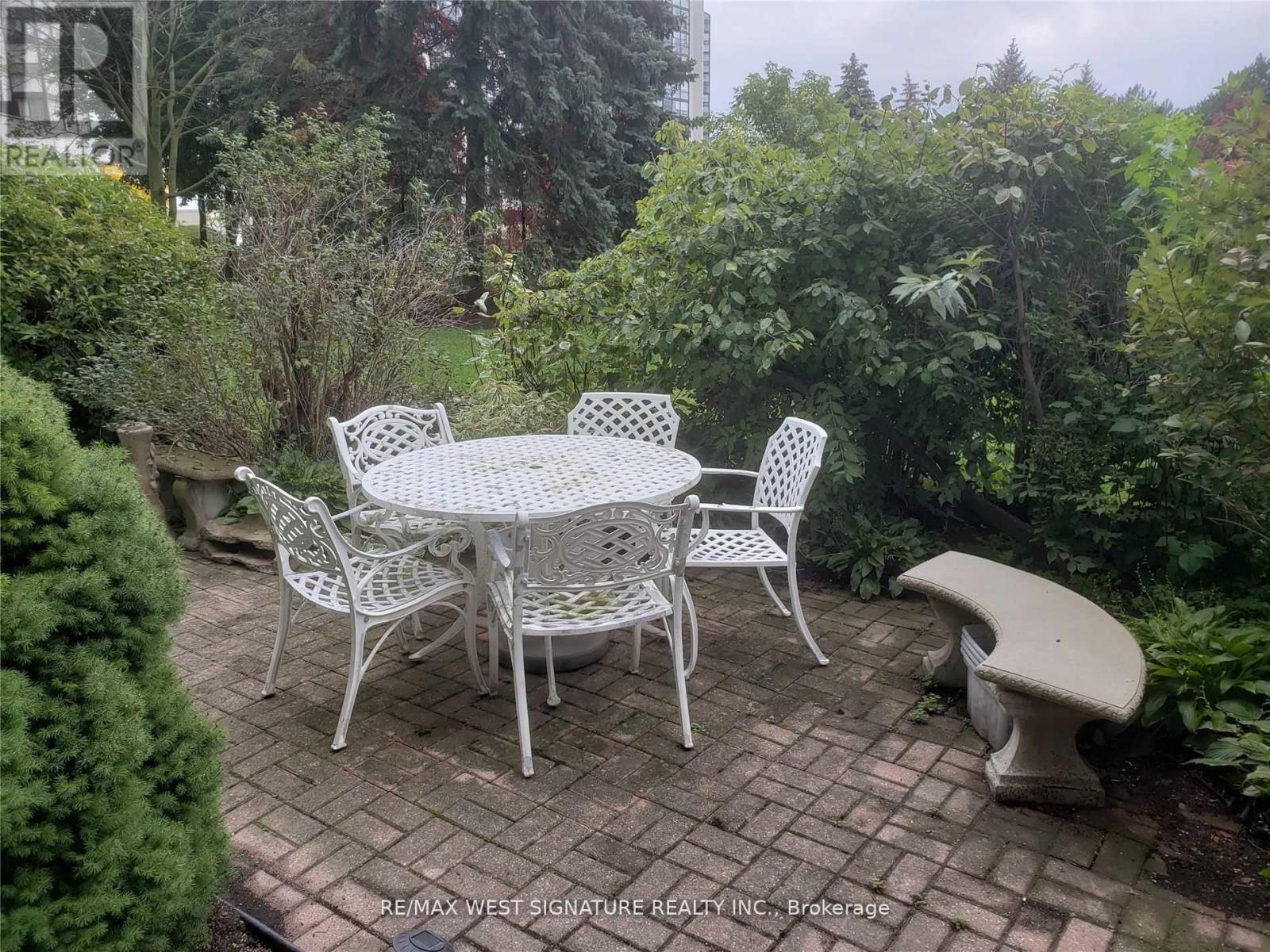 Photo 34 of 111 20 Harding Boulevard, Richmond Hill ON