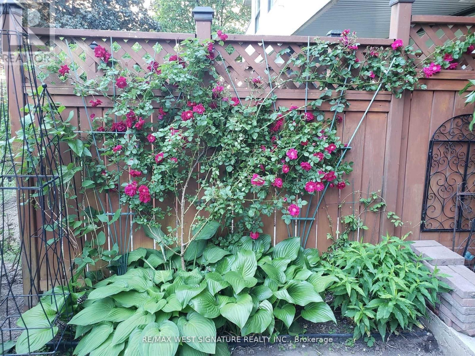 Photo 19 of 111 20 Harding Boulevard, Richmond Hill ON