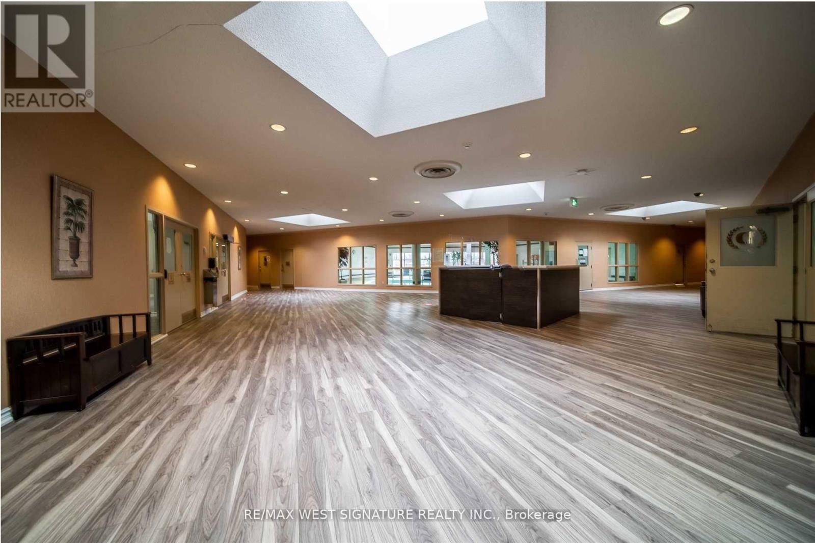 Photo 9 of 111 20 Harding Boulevard, Richmond Hill ON
