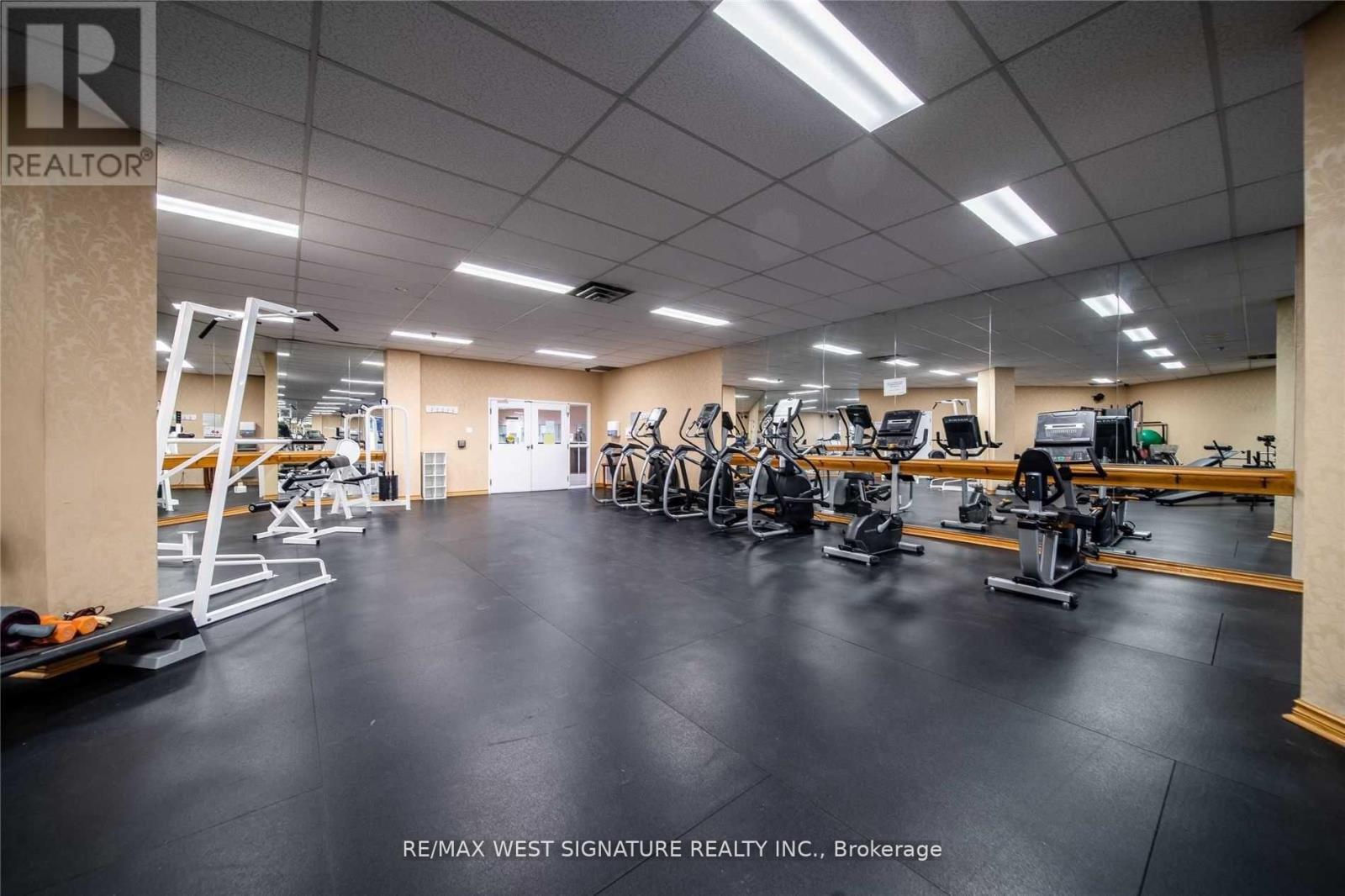 Photo 23 of 111 20 Harding Boulevard, Richmond Hill ON