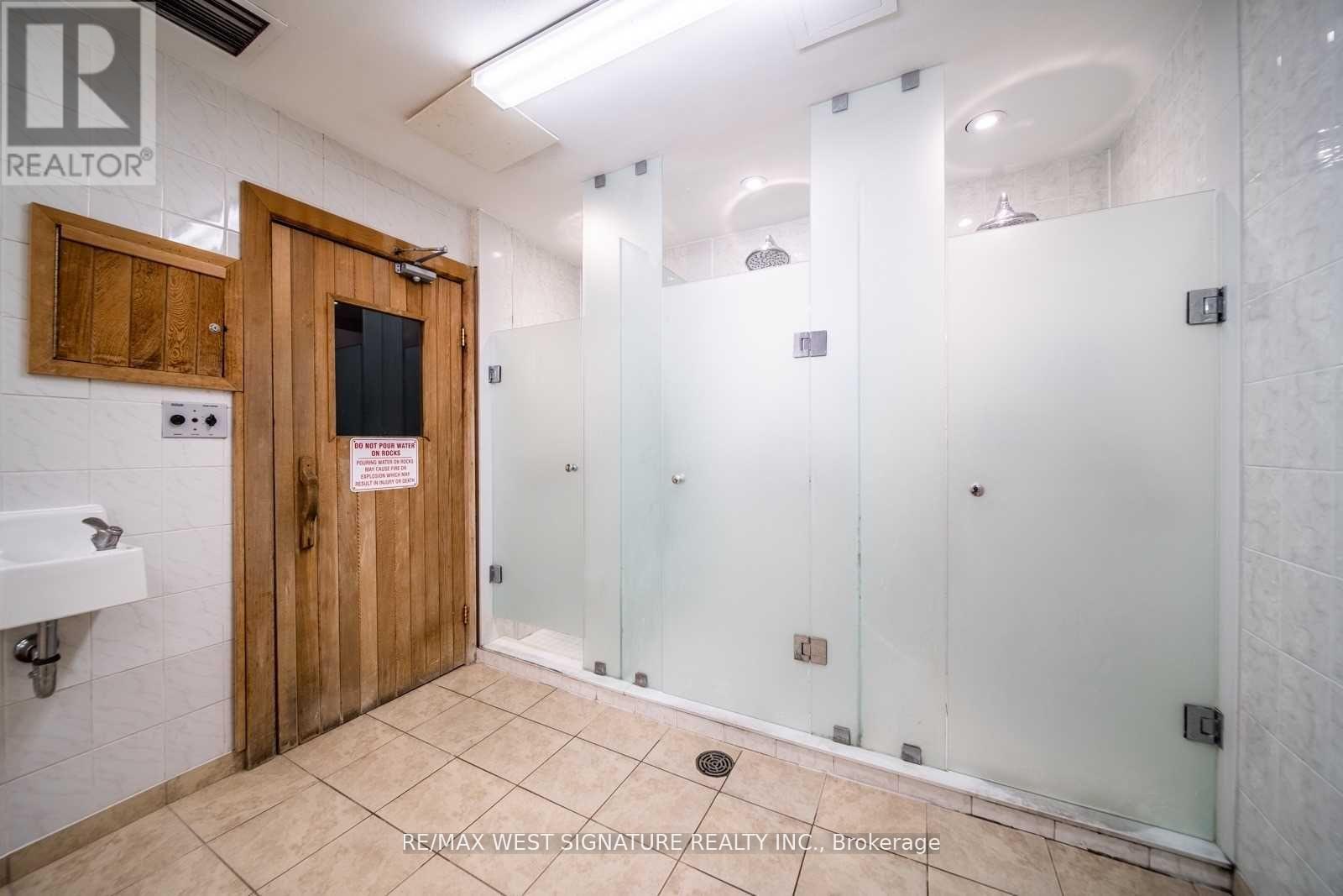 Photo 24 of 111 20 Harding Boulevard, Richmond Hill ON