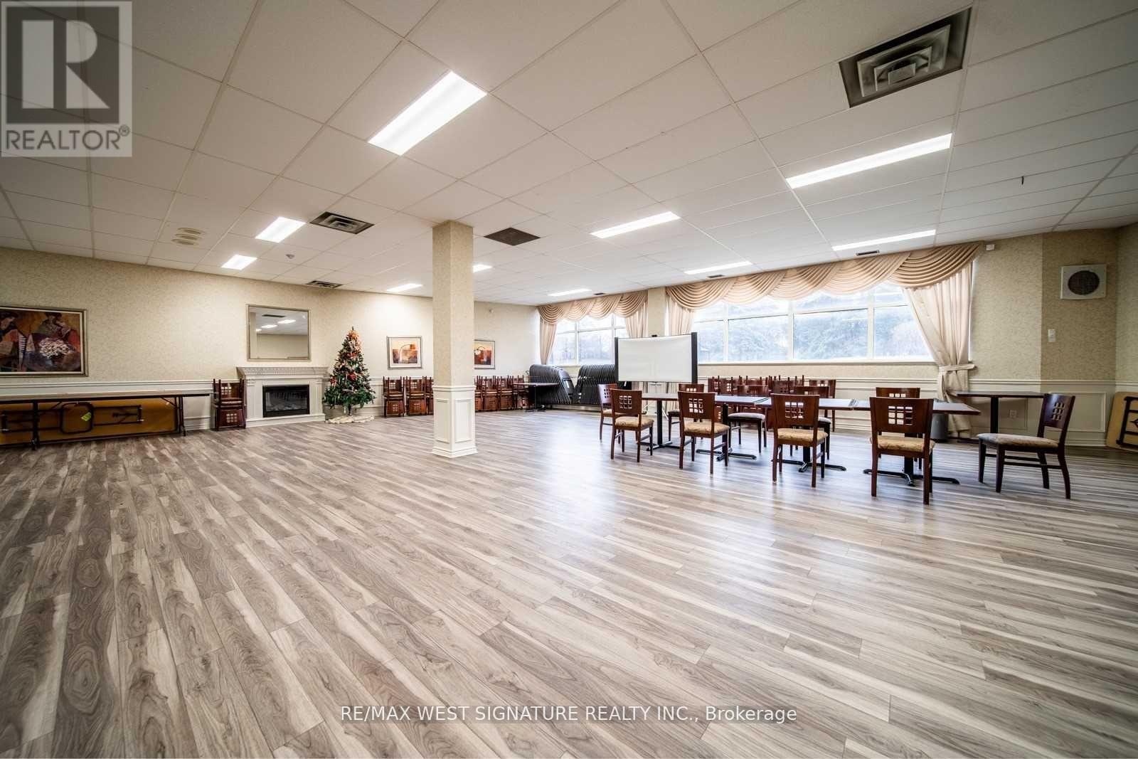 Photo 22 of 111 20 Harding Boulevard, Richmond Hill ON