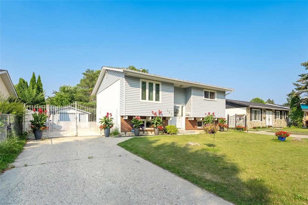 Photo 2 of 283 Mapleglen Drive, Winnipeg MB