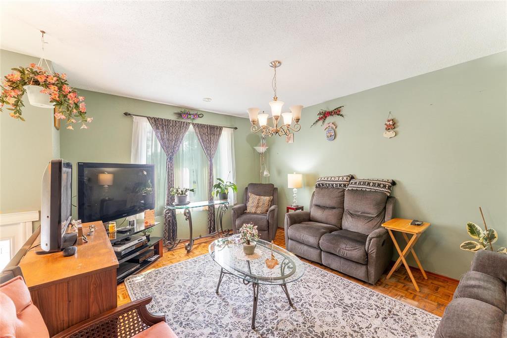 Photo 3 of 283 Mapleglen Drive, Winnipeg MB