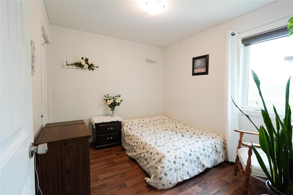 Photo 14 of 98 Maple Avenue, Mitchell MB