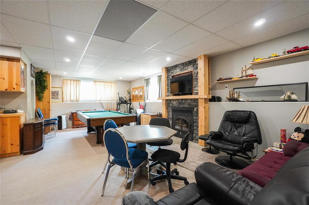 Photo 16 of 98 Maple Avenue, Mitchell MB