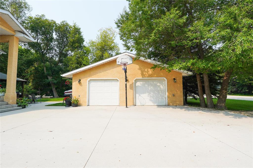 Photo 3 of 98 Maple Avenue, Mitchell MB