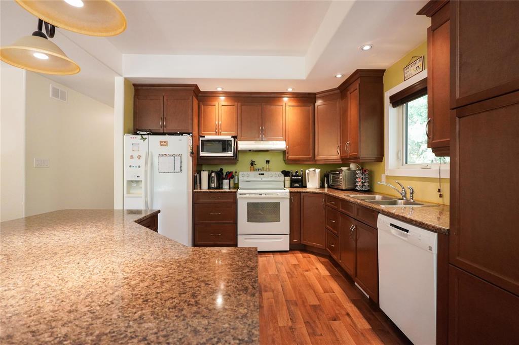 Photo 7 of 98 Maple Avenue, Mitchell MB