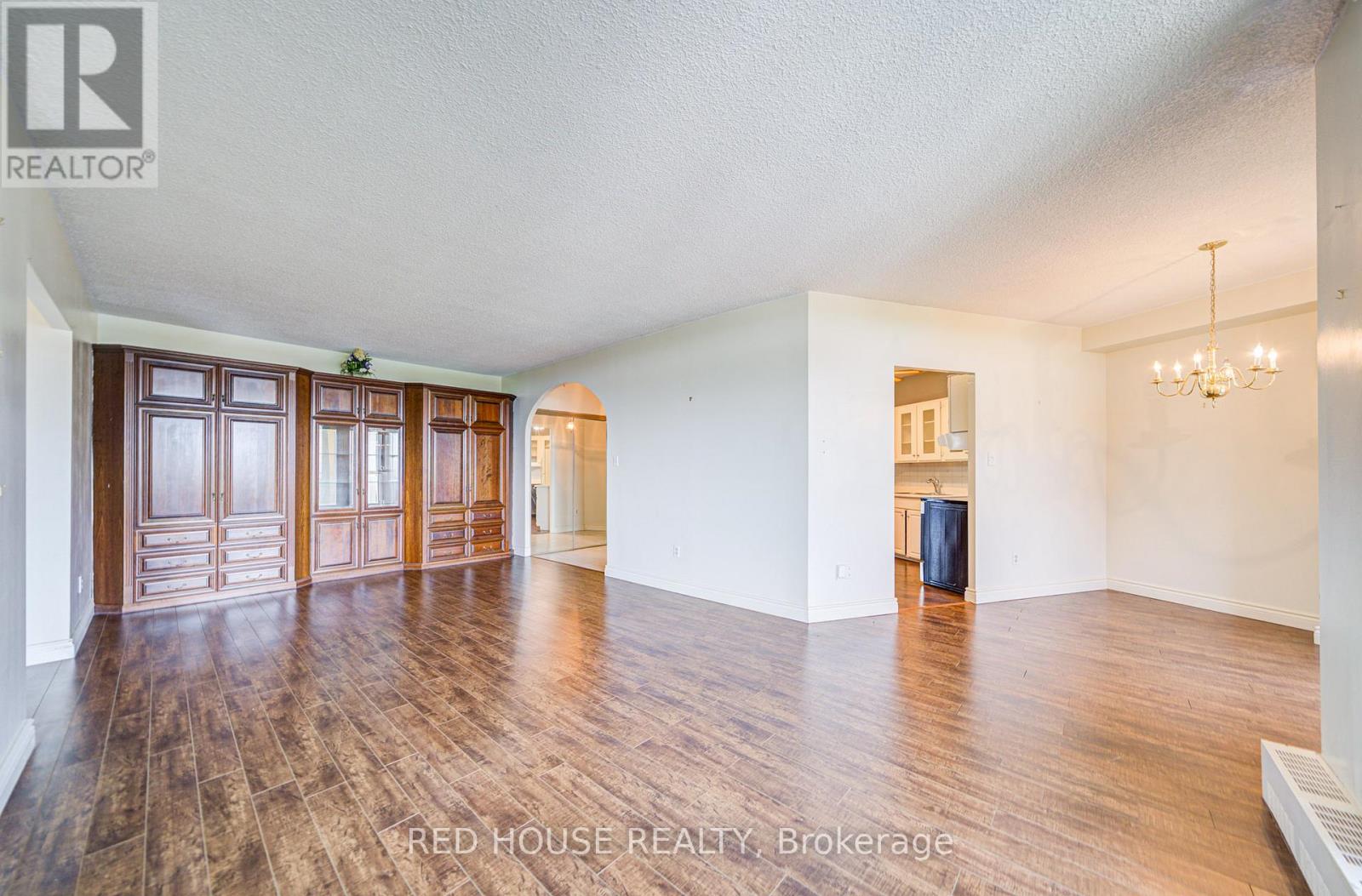Photo 10 of 809 5250 Lakeshore Road, Burlington ON