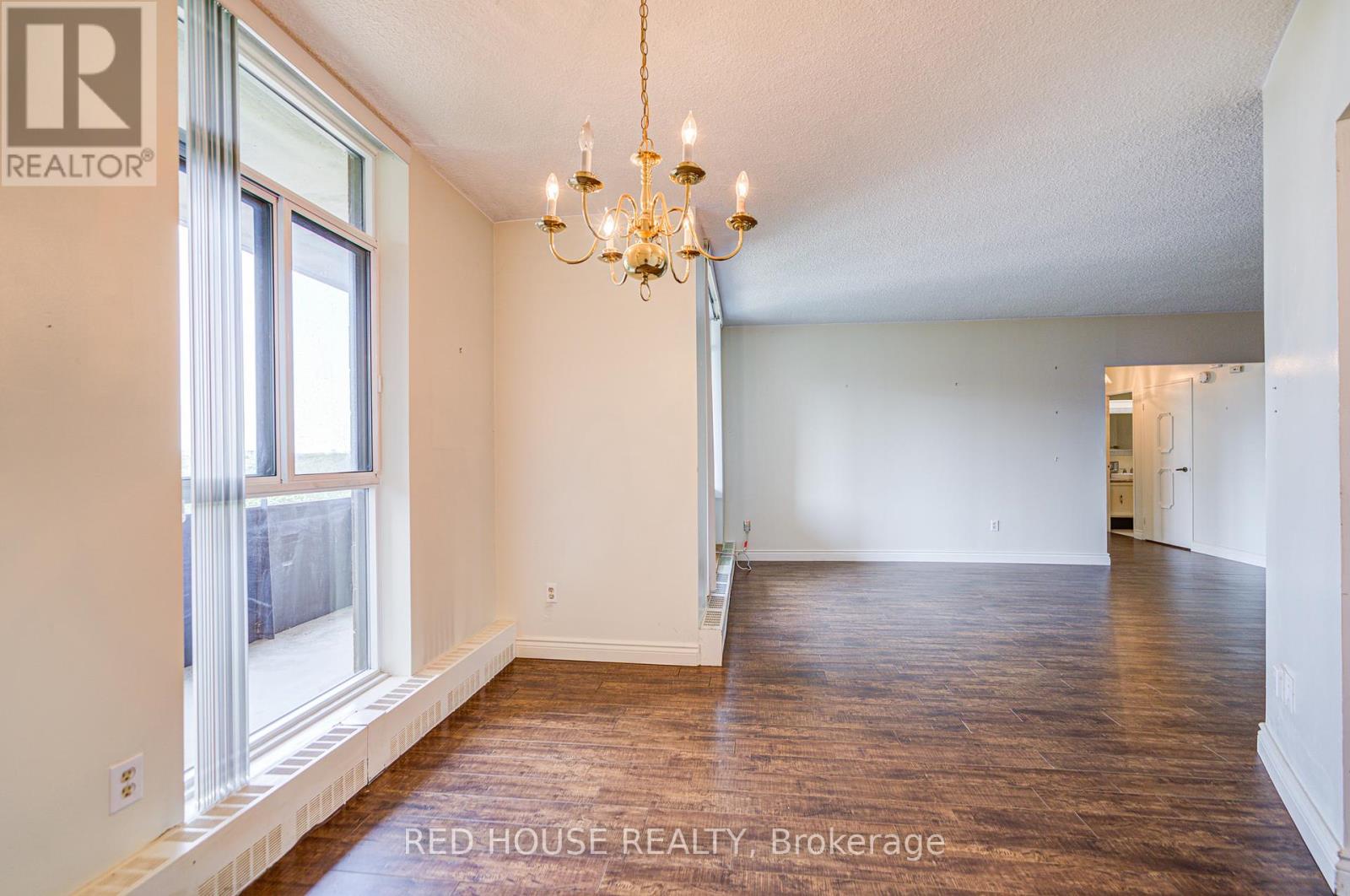 Photo 23 of 809 5250 Lakeshore Road, Burlington ON