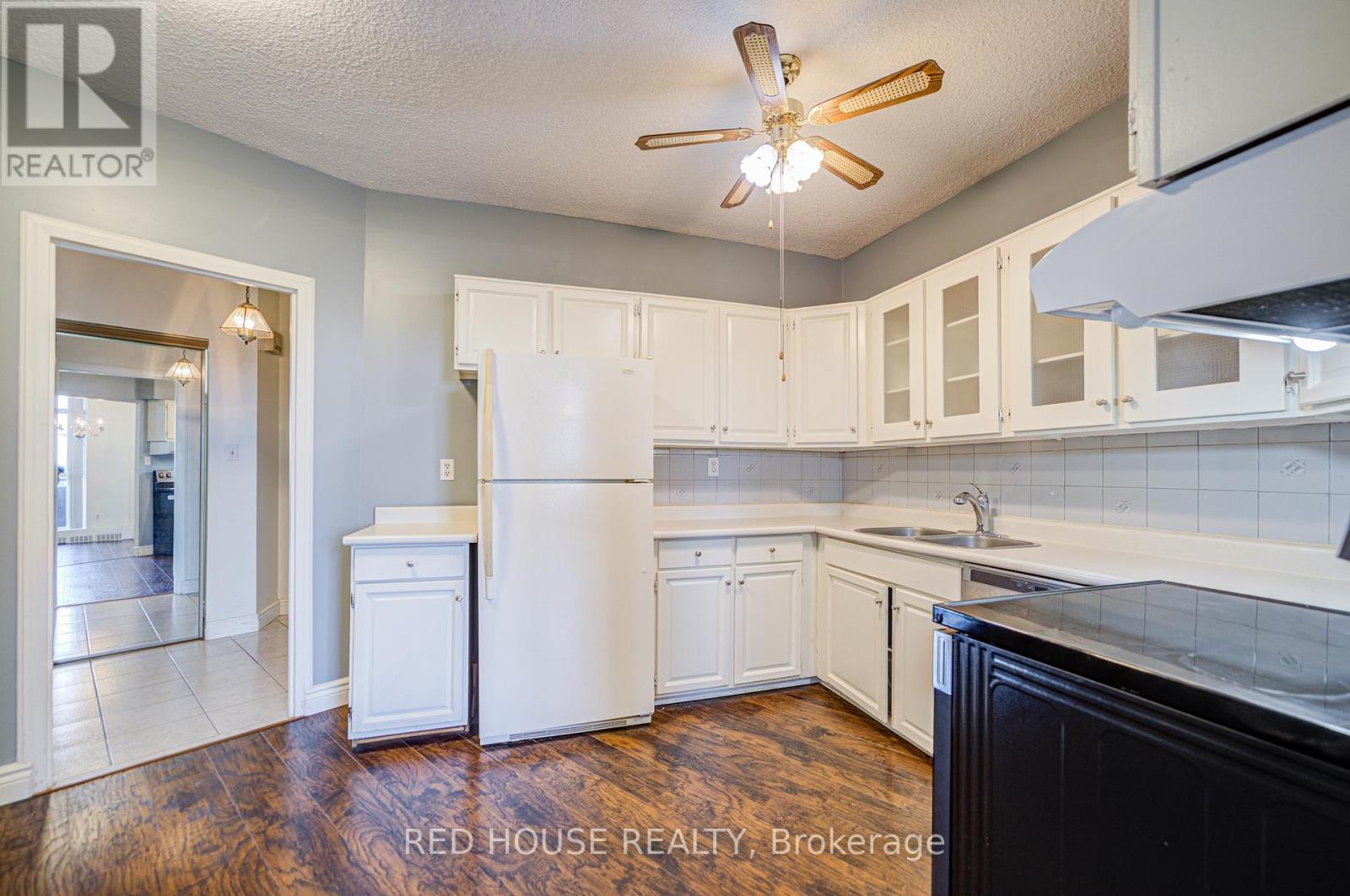 Photo 25 of 809 5250 Lakeshore Road, Burlington ON
