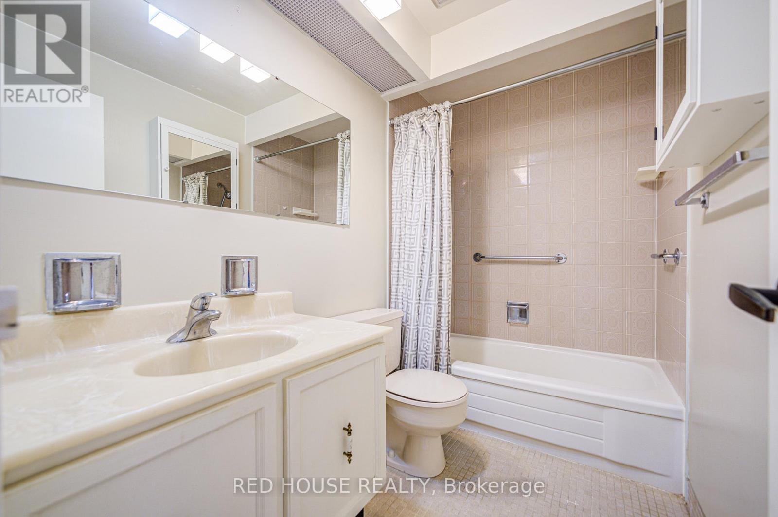 Photo 32 of 809 5250 Lakeshore Road, Burlington ON