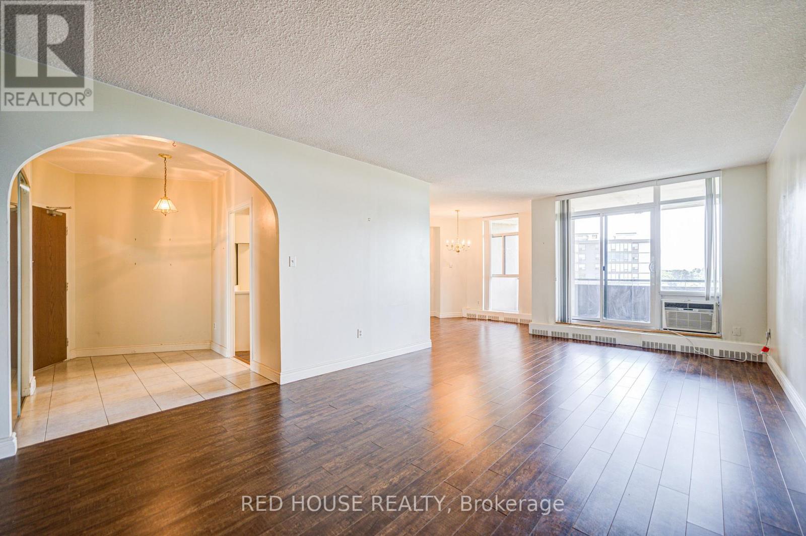 Photo 13 of 809 5250 Lakeshore Road, Burlington ON