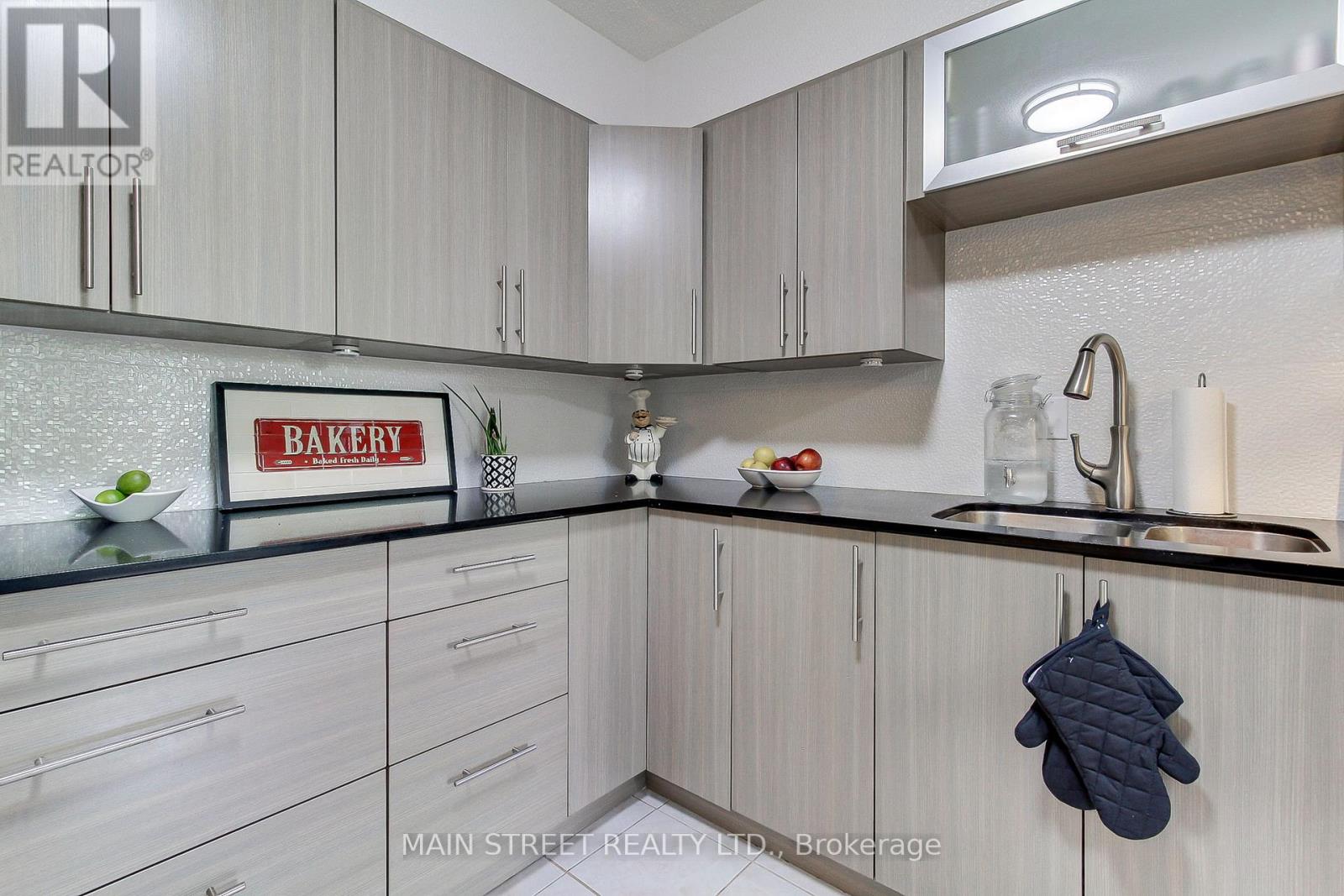 Photo 5 of 307 355 Rathburn Road E, Mississauga ON