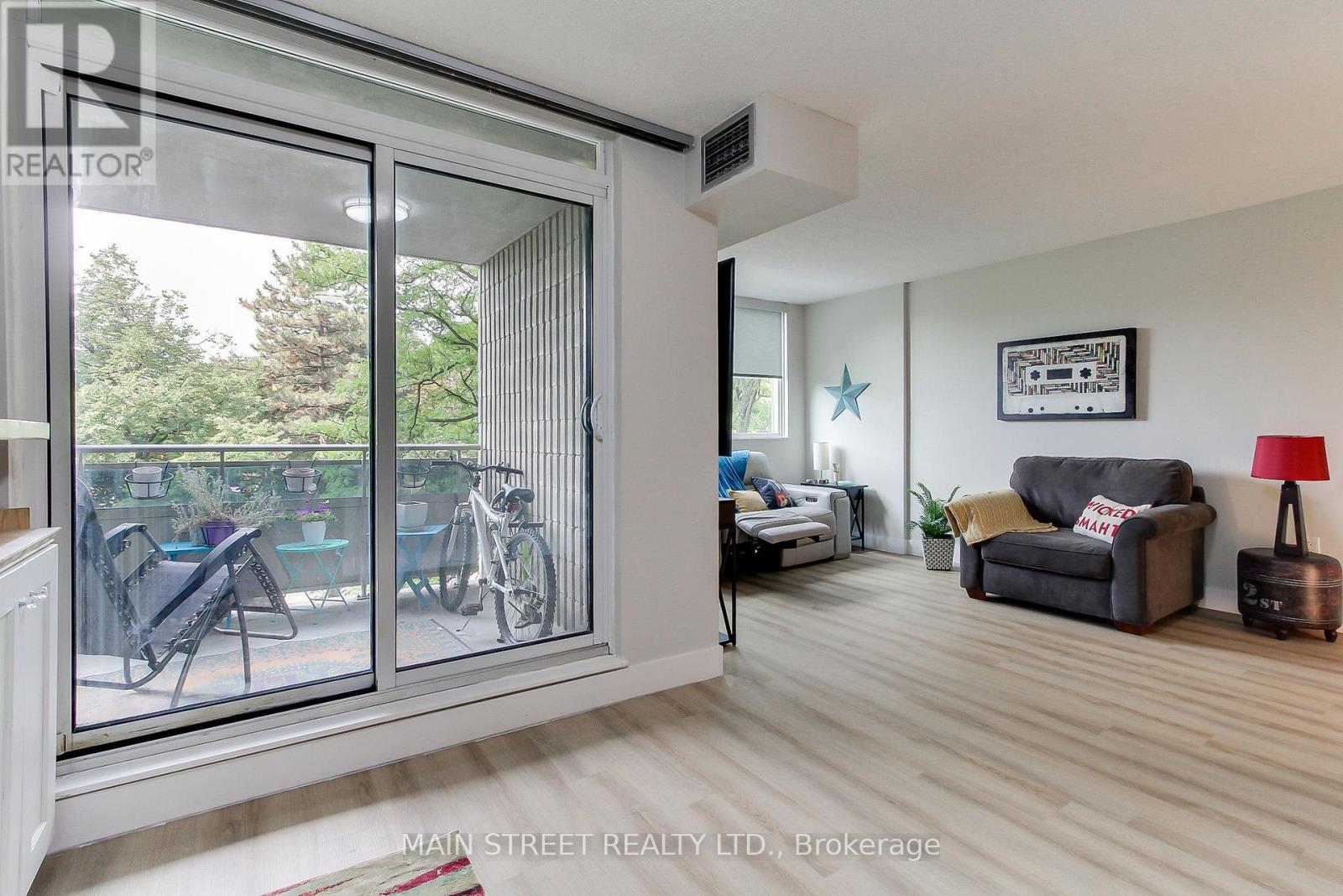 Photo 8 of 307 355 Rathburn Road E, Mississauga ON