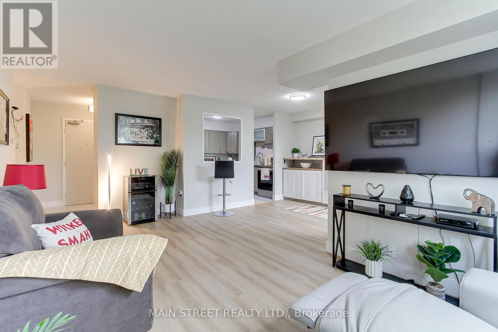 Photo 7 of 307 355 Rathburn Road E, Mississauga ON