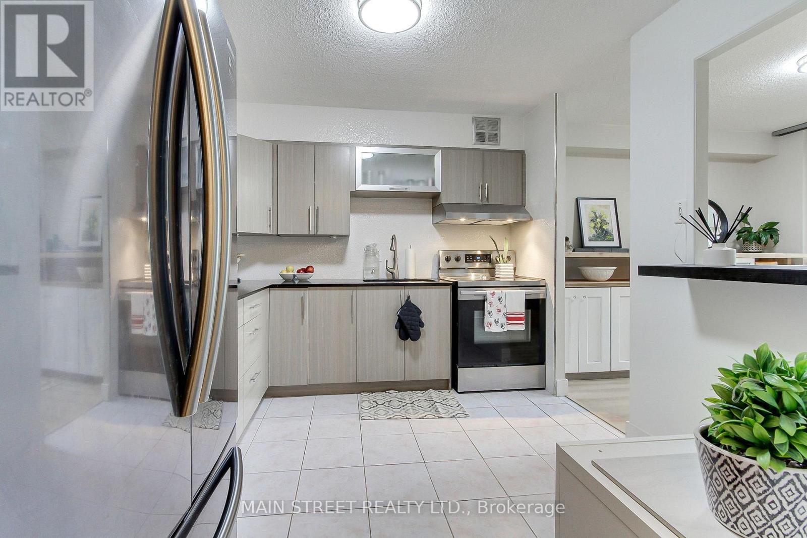 Photo 3 of 307 355 Rathburn Road E, Mississauga ON