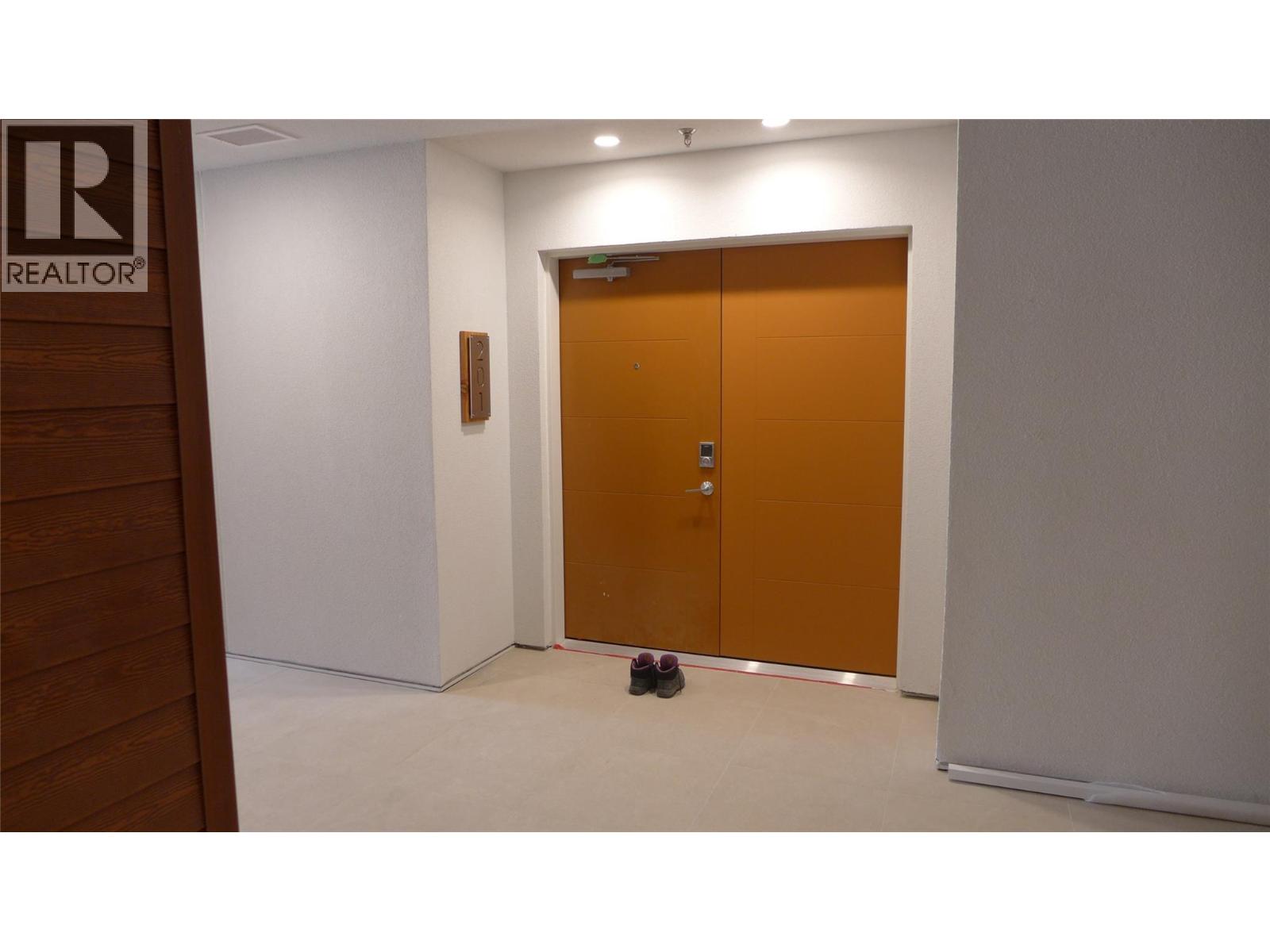 13419 Lakeshore Drive S Unit# 101, Summerland