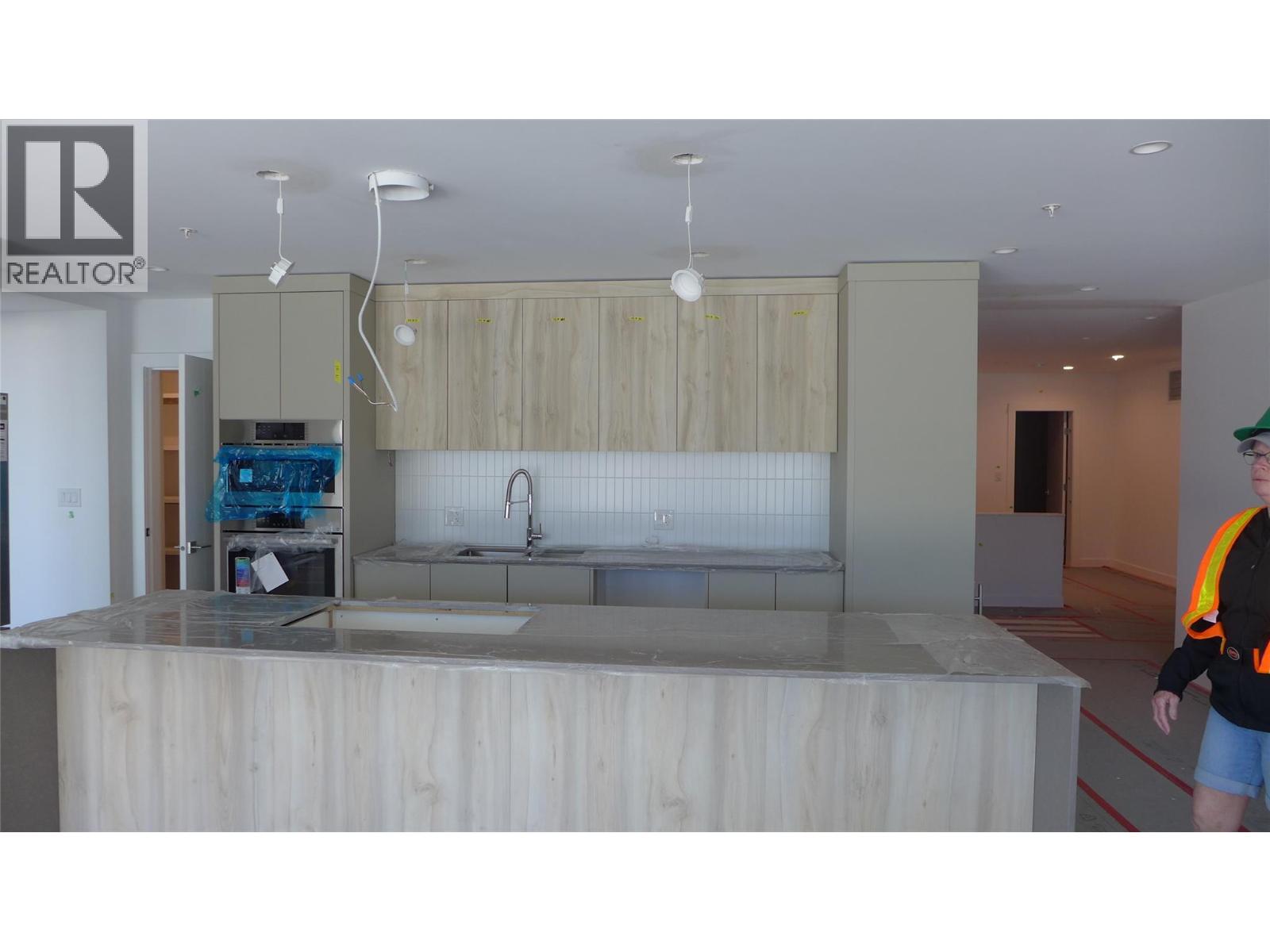 13419 Lakeshore Drive S Unit# 101, Summerland