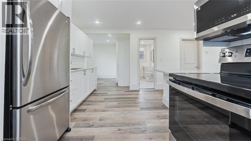 Photo 11 of 14 Mintern Avenue, Brantford ON