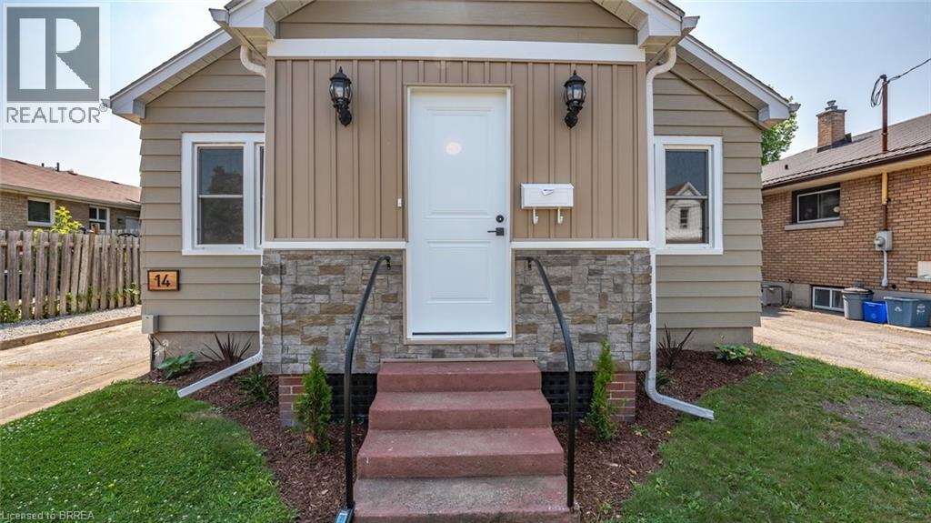 Photo 4 of 14 Mintern Avenue, Brantford ON