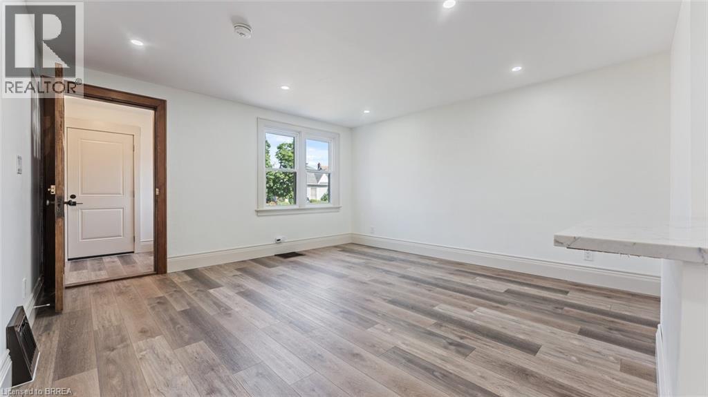 Photo 6 of 14 Mintern Avenue, Brantford ON