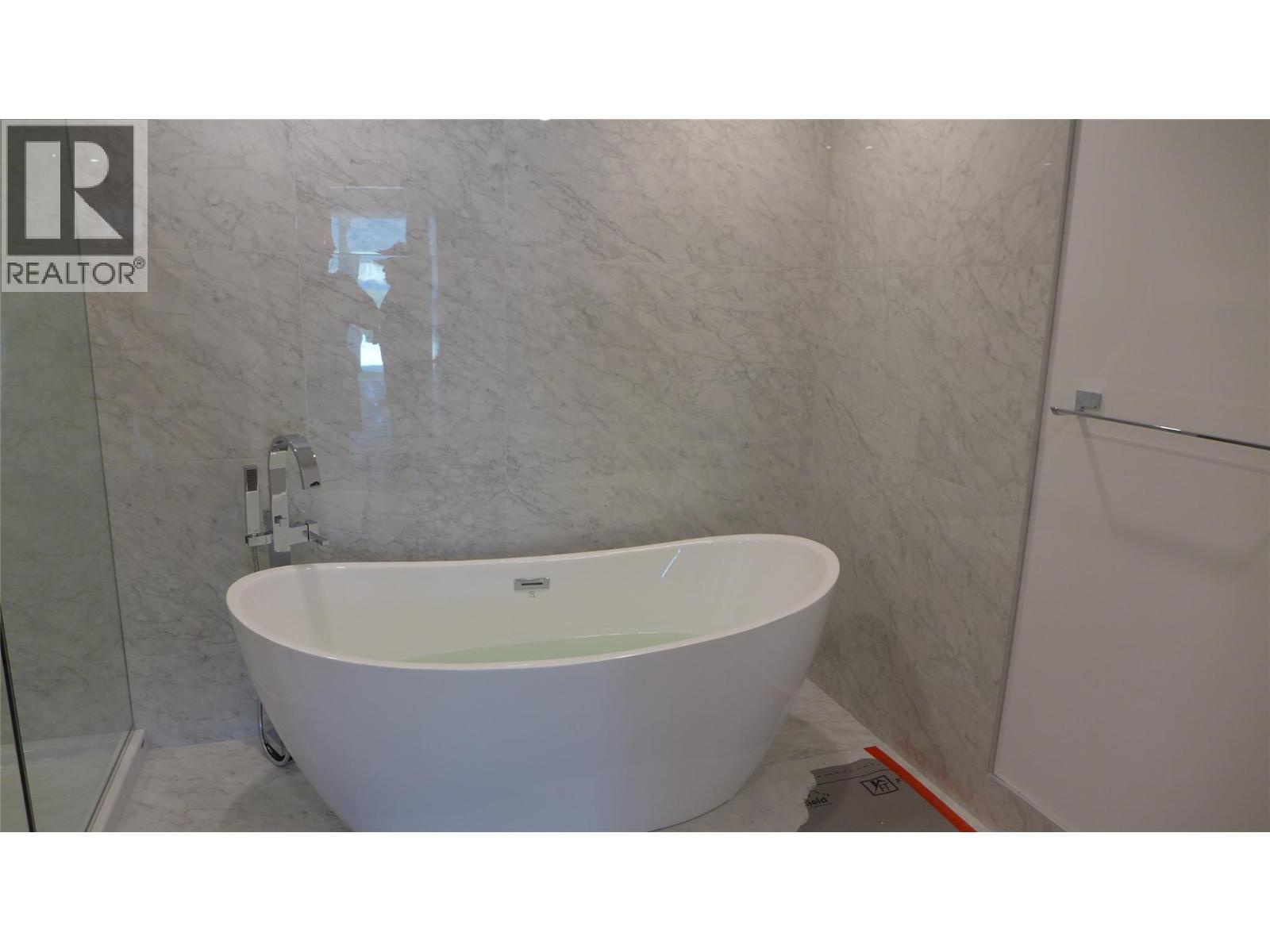 13419 Lakeshore Drive S Unit# 101, Summerland