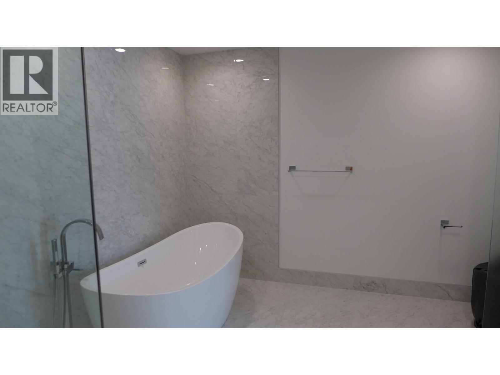 13419 Lakeshore Drive S Unit# 101, Summerland