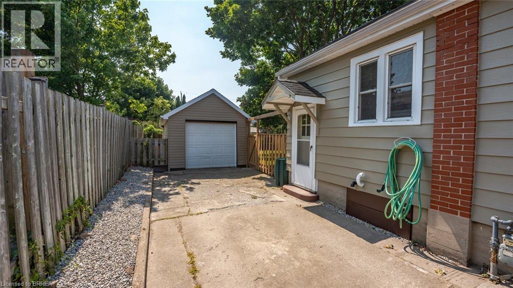Photo 24 of 14 Mintern Avenue, Brantford ON