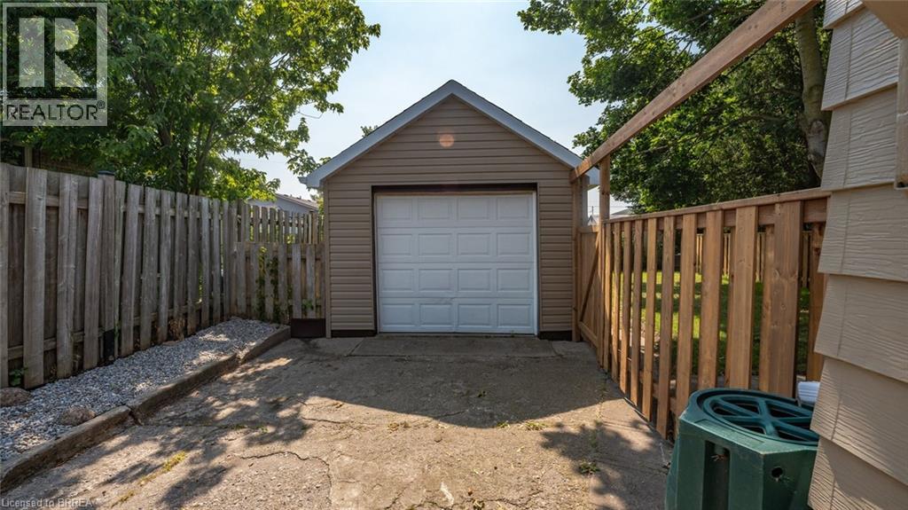 Photo 25 of 14 Mintern Avenue, Brantford ON