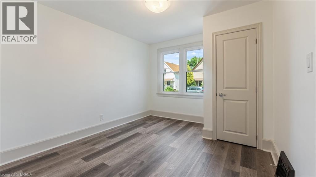 Photo 12 of 14 Mintern Avenue, Brantford ON