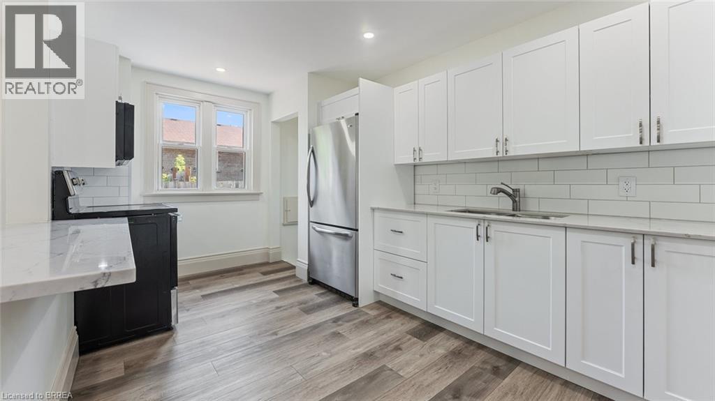 Photo 9 of 14 Mintern Avenue, Brantford ON