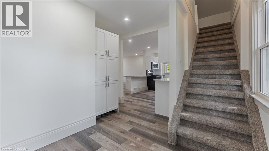 Photo 15 of 14 Mintern Avenue, Brantford ON