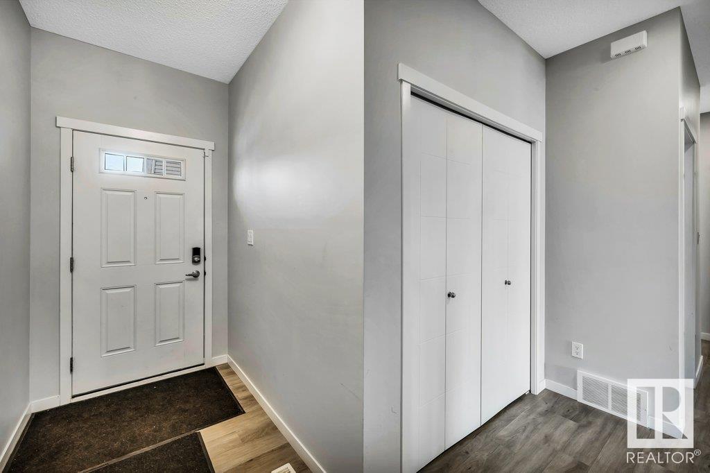 Photo 4 of 17512 47 St Nw, Edmonton AB