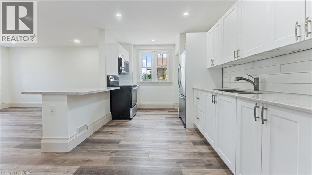 Photo 10 of 14 Mintern Avenue, Brantford ON