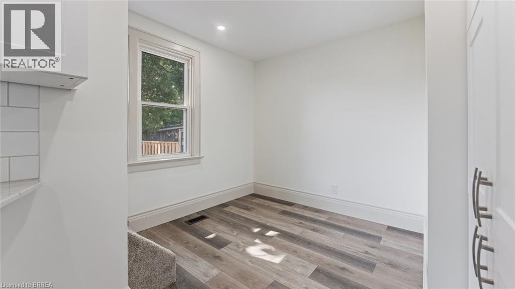 Photo 14 of 14 Mintern Avenue, Brantford ON