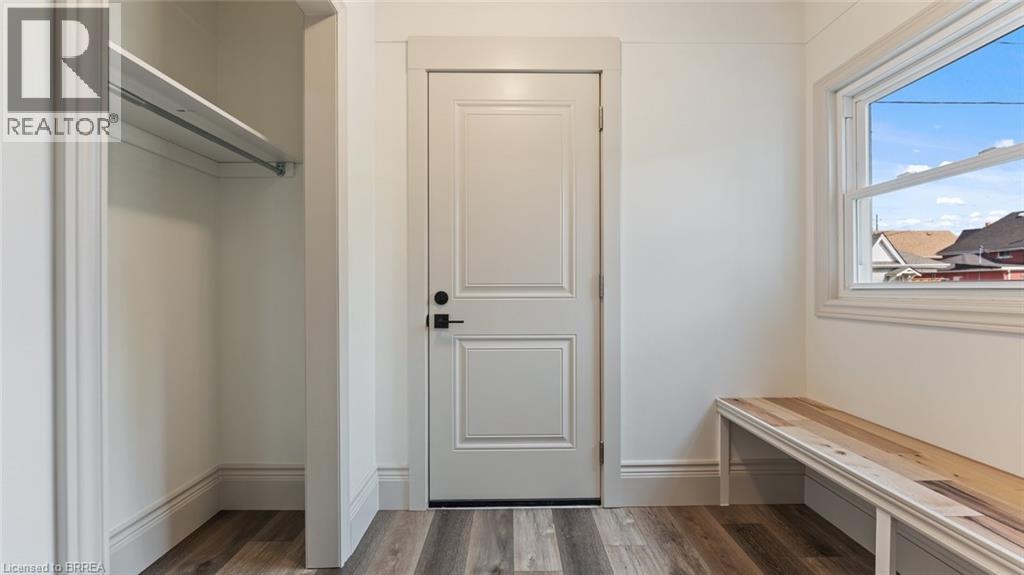 Photo 5 of 14 Mintern Avenue, Brantford ON