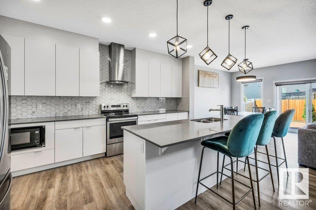 Photo 6 of 17512 47 St Nw, Edmonton AB