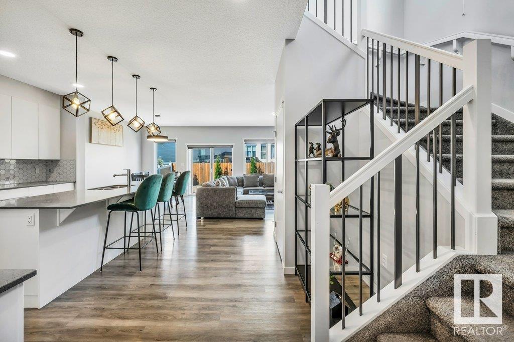 Photo 5 of 17512 47 St Nw, Edmonton AB