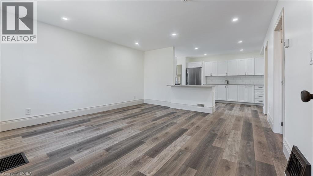Photo 7 of 14 Mintern Avenue, Brantford ON
