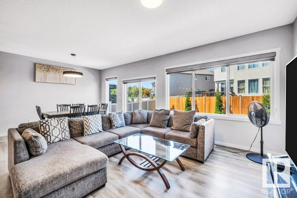 Photo 12 of 17512 47 St Nw, Edmonton AB
