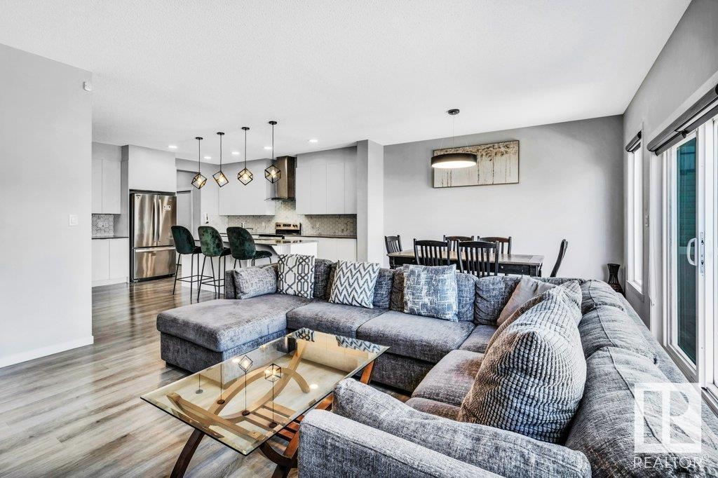 Photo 13 of 17512 47 St Nw, Edmonton AB
