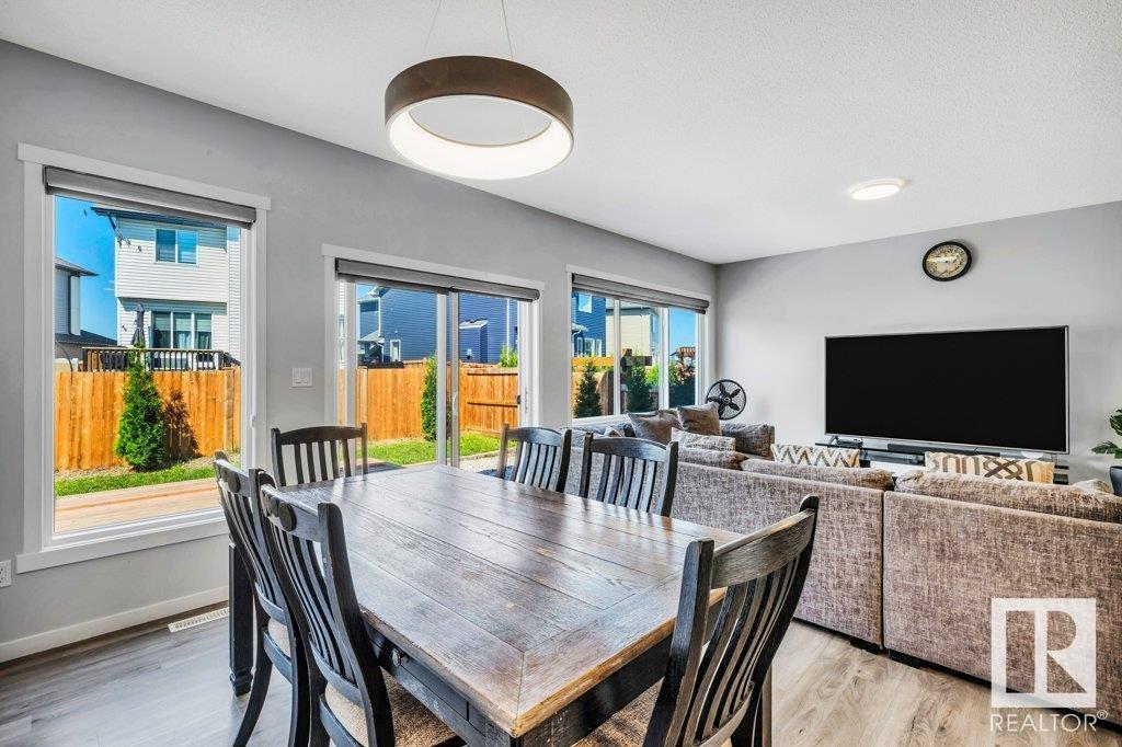 Photo 15 of 17512 47 St Nw, Edmonton AB